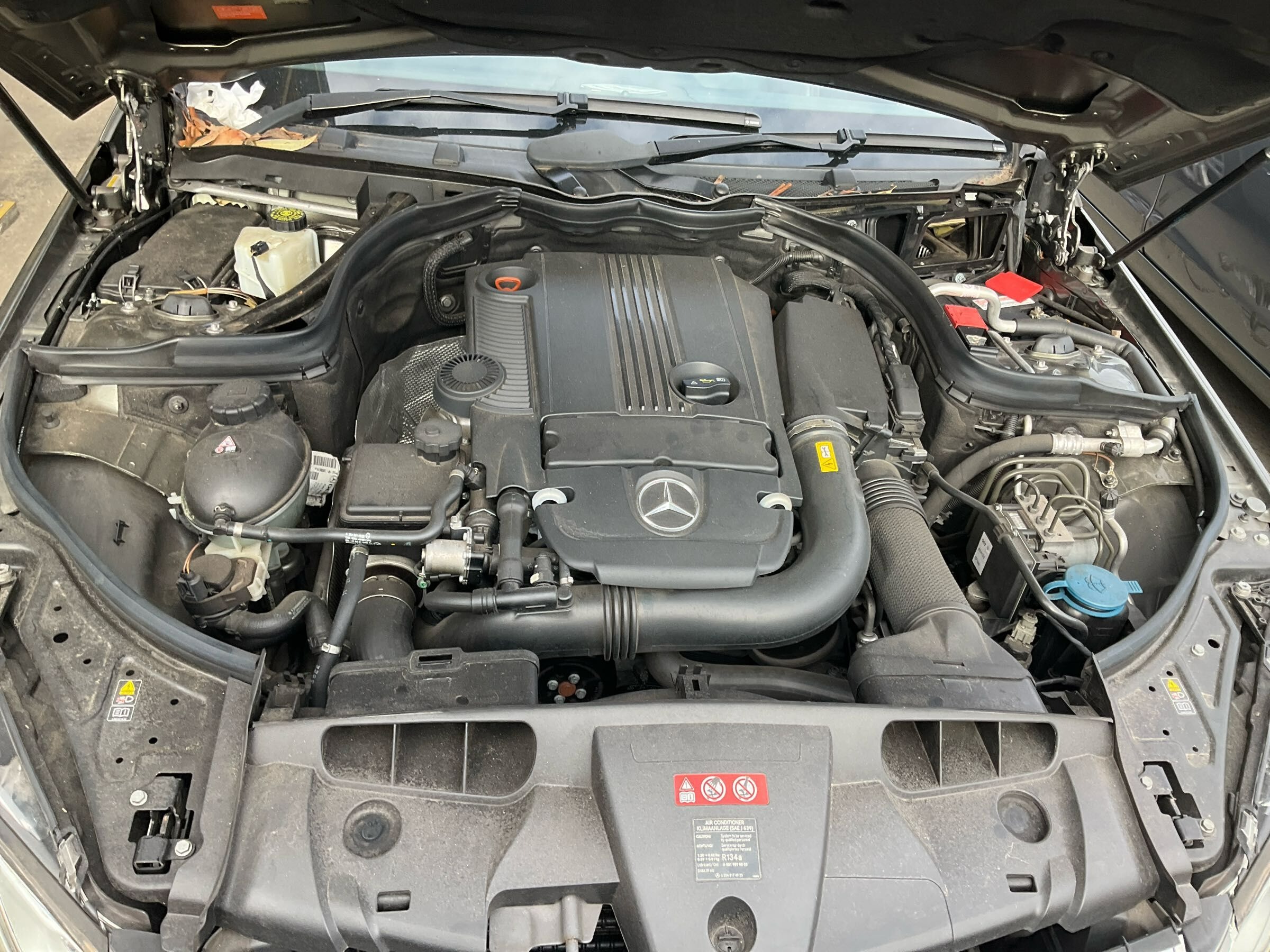 Wrecking 2012 Mercedes E Class For Used Parts MB1644 - Image 3