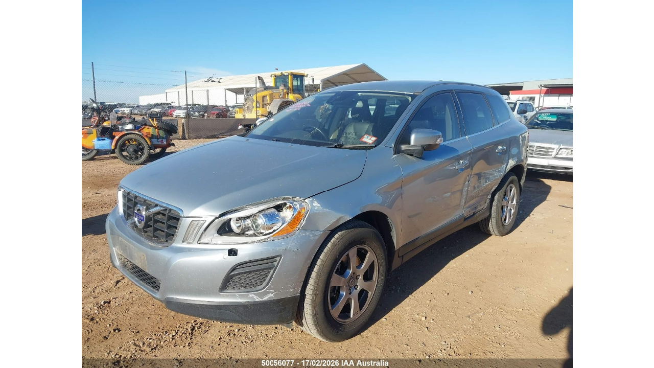 Wrecking 2013 Volvo XC60 2.0 for used parts VO1743 - Image 4