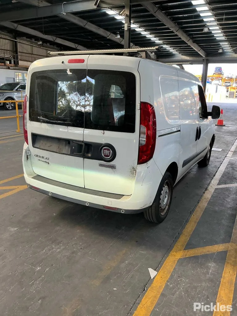Wrecking 2017 Fiat Doblo for used parts FI1744 - Image 5